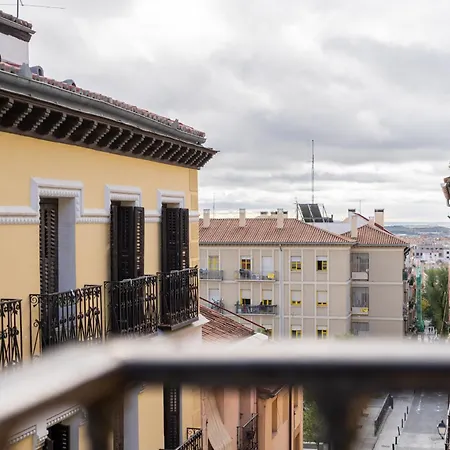 Apartamento Grande En Lavapies Alquiler Temporal Madrid Exterior photo